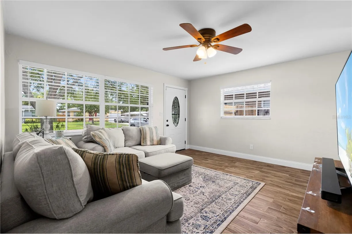 Sarasota/St. Petersburg Real Estate | View 501 74th Avenue N | room 2