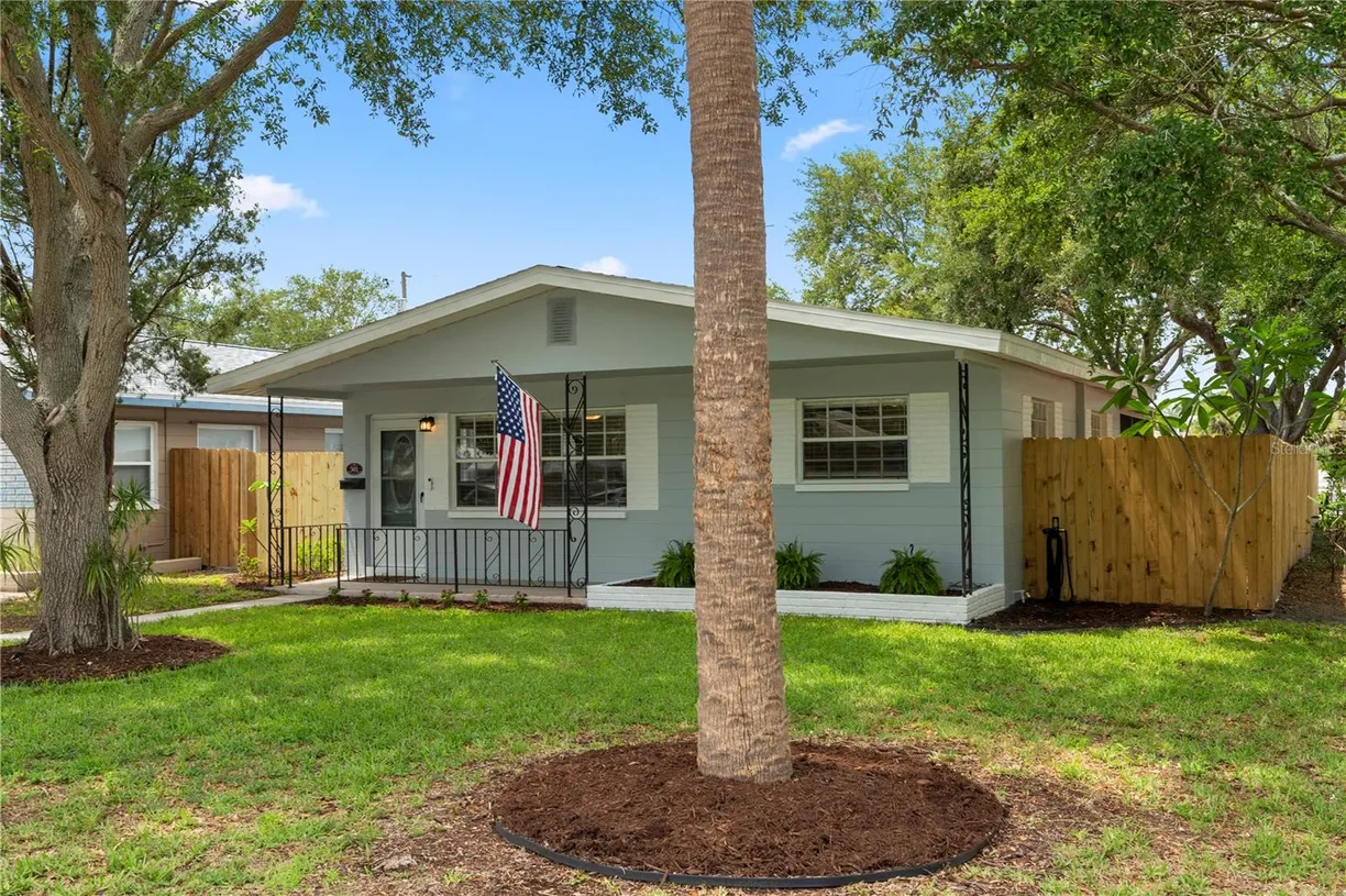 Sarasota/St. Petersburg Real Estate | View 501 74th Avenue N | room 1