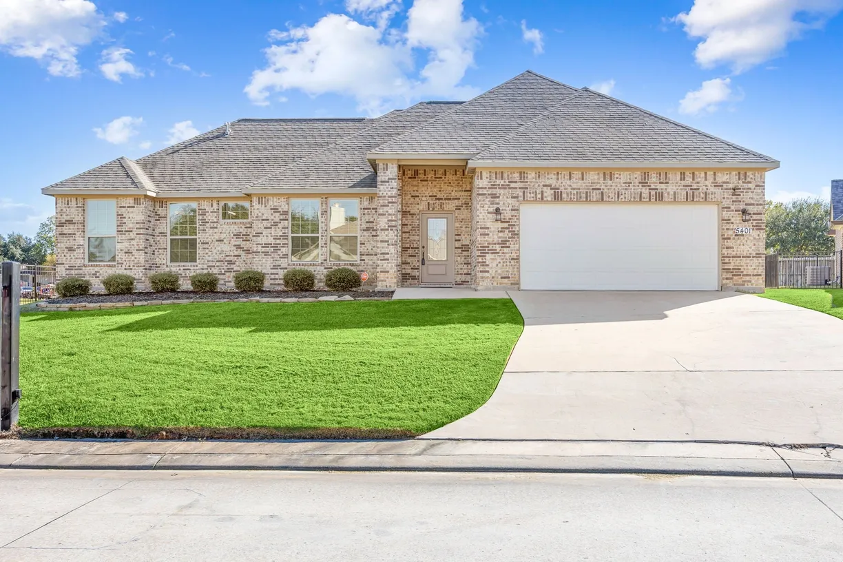 Houston Suburbs Real Estate | View 5401 Zephyr Lane | room 1