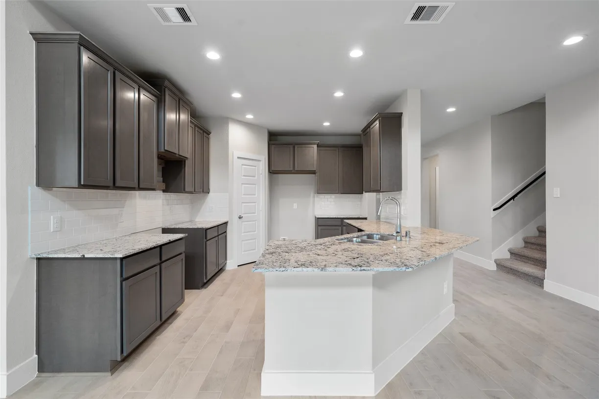 Houston Suburbs Real Estate | View 4947 Valley White Oak Lane | room 2