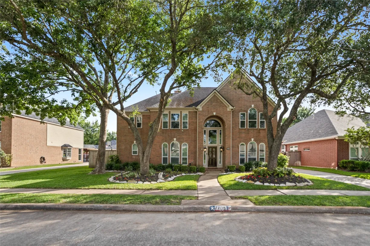 Houston Real Estate | View 7706 Treeline Drive | 5 Beds, 3 Baths