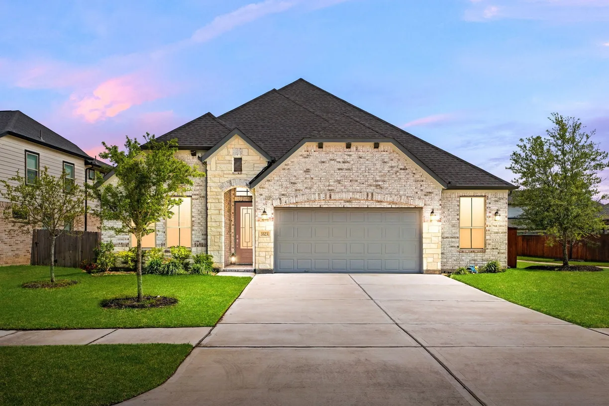 Houston Suburbs Real Estate | View 3323 Majestic Pine Lane | 4 Beds, 3 Baths