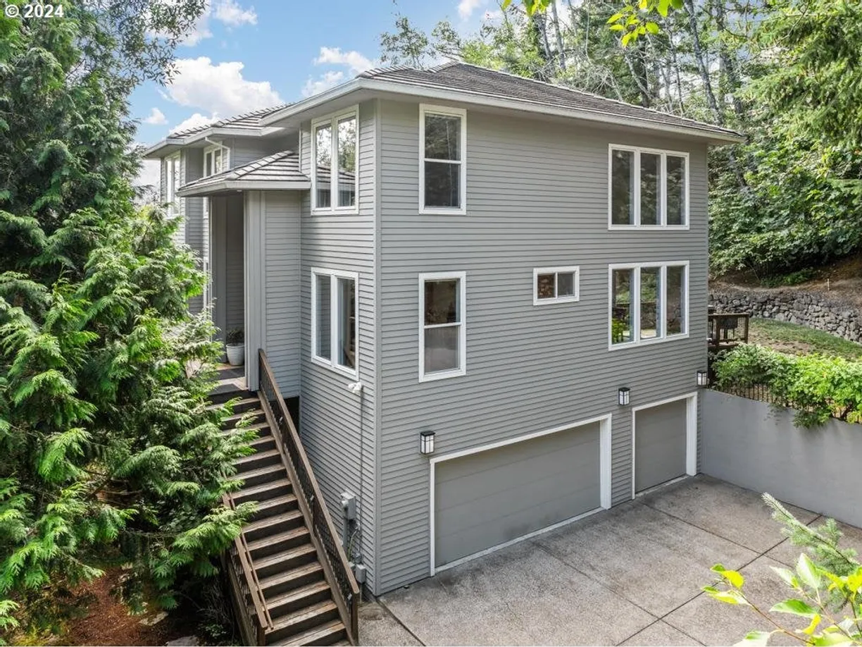 Portland, OR Real Estate | View 8427 NW Timber Ridge Ct | 4 Beds, 3 Baths