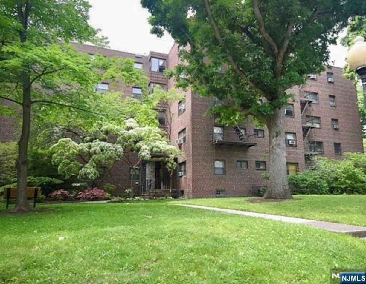 Bergen County Real Estate | View 400 Park Place 1A | 1 Bed, 1 Bath