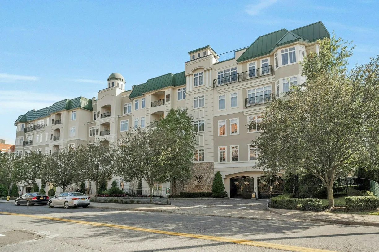 Westchester Real Estate | View 410 Westchester Avenue #413 | room 1