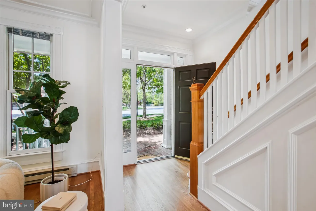 Washington Metro Area Real Estate | View 979 Powhatan Street | room 2