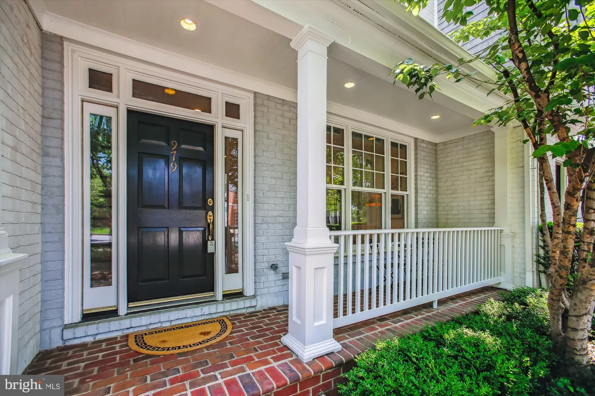 Washington Metro Area Real Estate | View 979 Powhatan Street | room 1