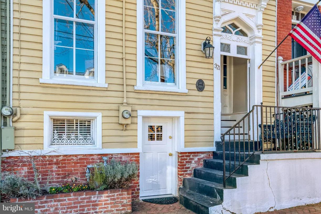 Washington Metro Area Real Estate | View 321 S Pitt Street | room 2