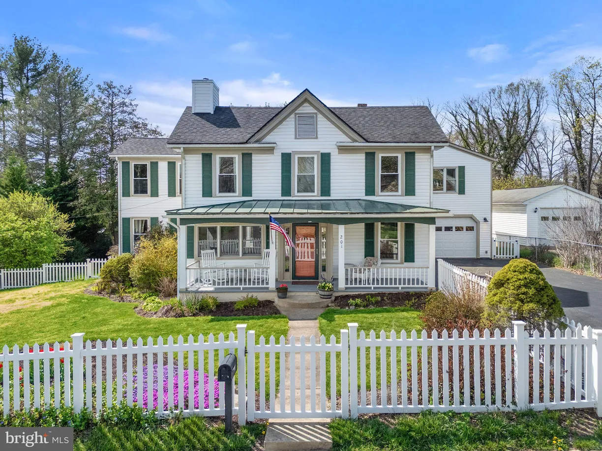 Washington Metro Area Real Estate | View 201 N 33rd Street | 5 Beds, 2 Baths