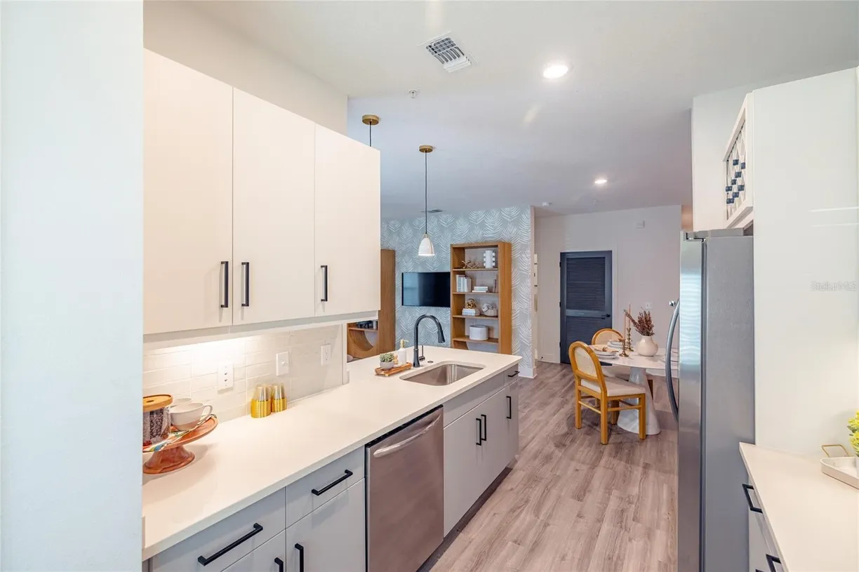 Sarasota/St. Petersburg Real Estate | View 1420 Lakefront Drive #1201 | room 2