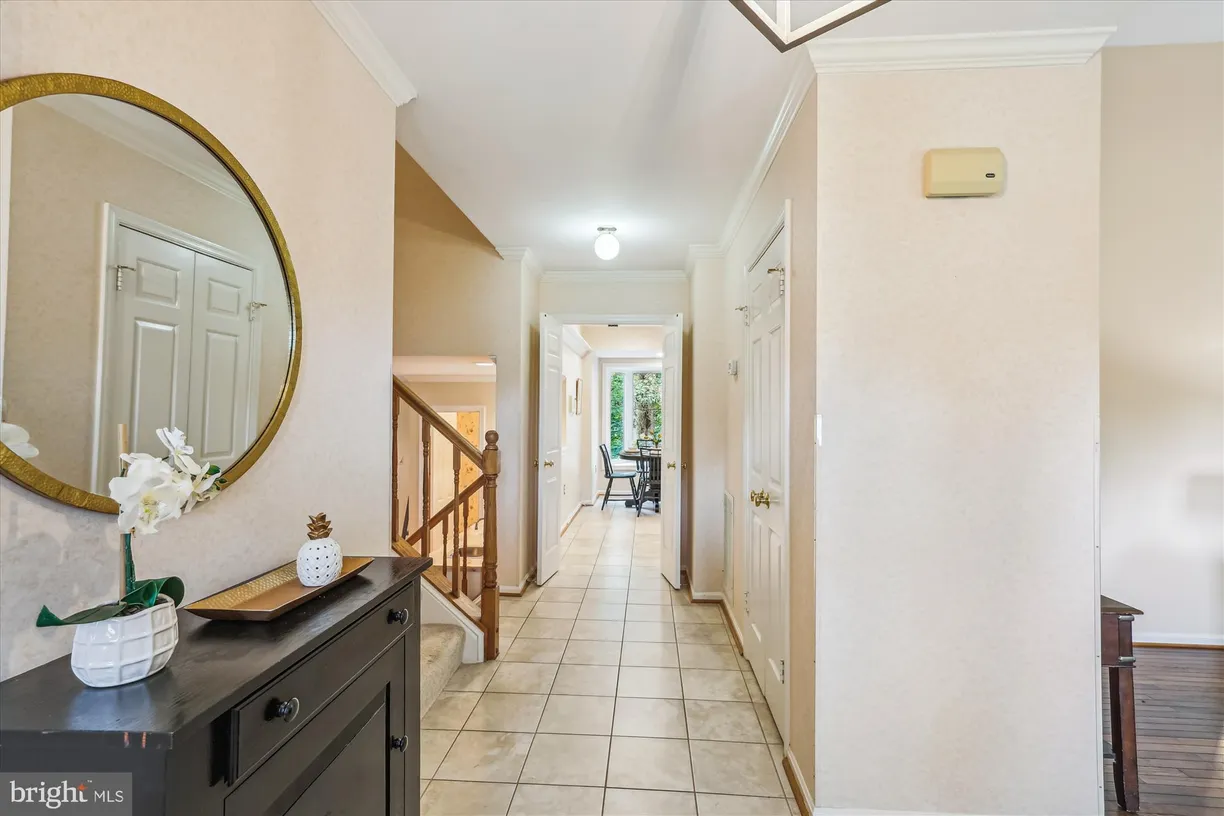 Washington Metro Area Real Estate | View 2032 Franklin Cluster Court | room 2