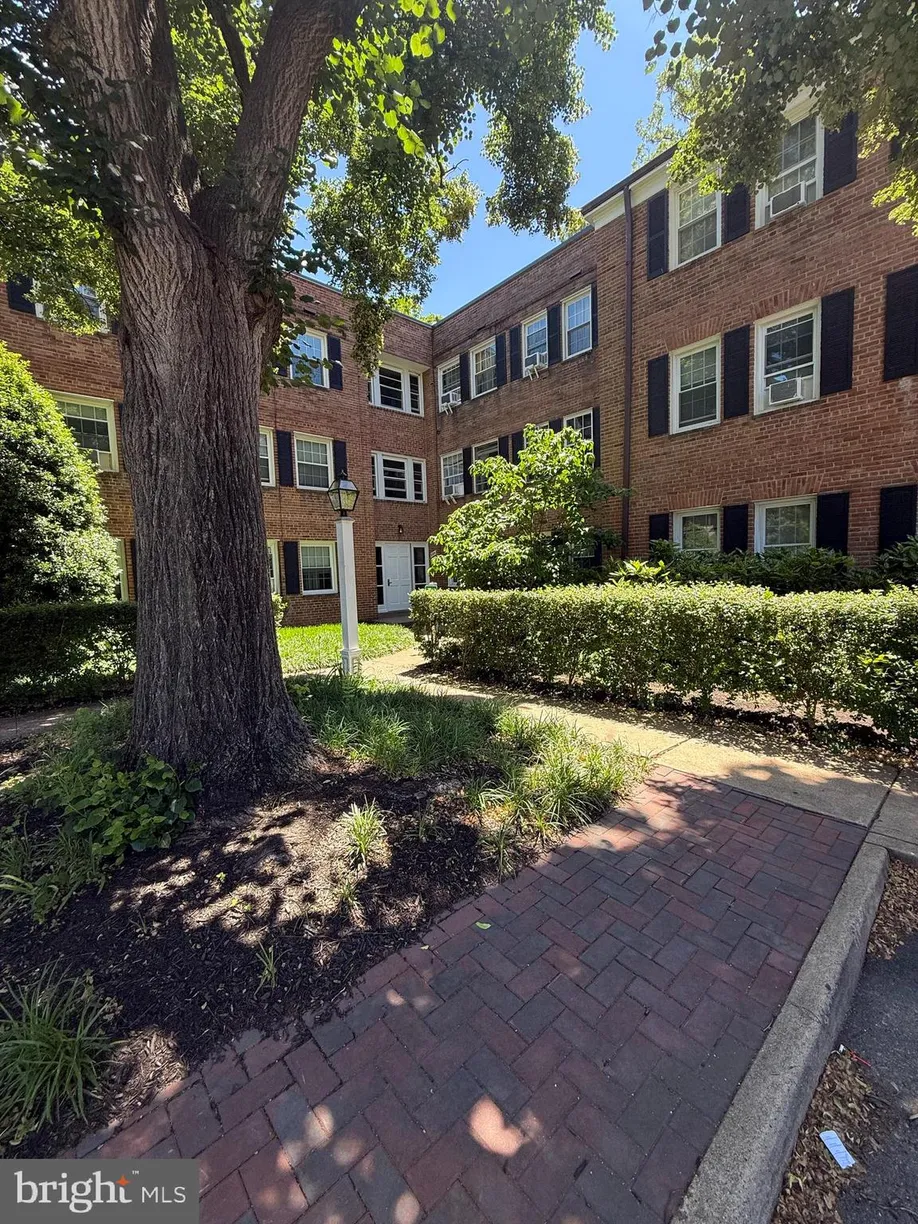 Washington Metro Area Real Estate | View 5104 Columbia Pike Unit# 6 | 2 Beds, 1 Bath