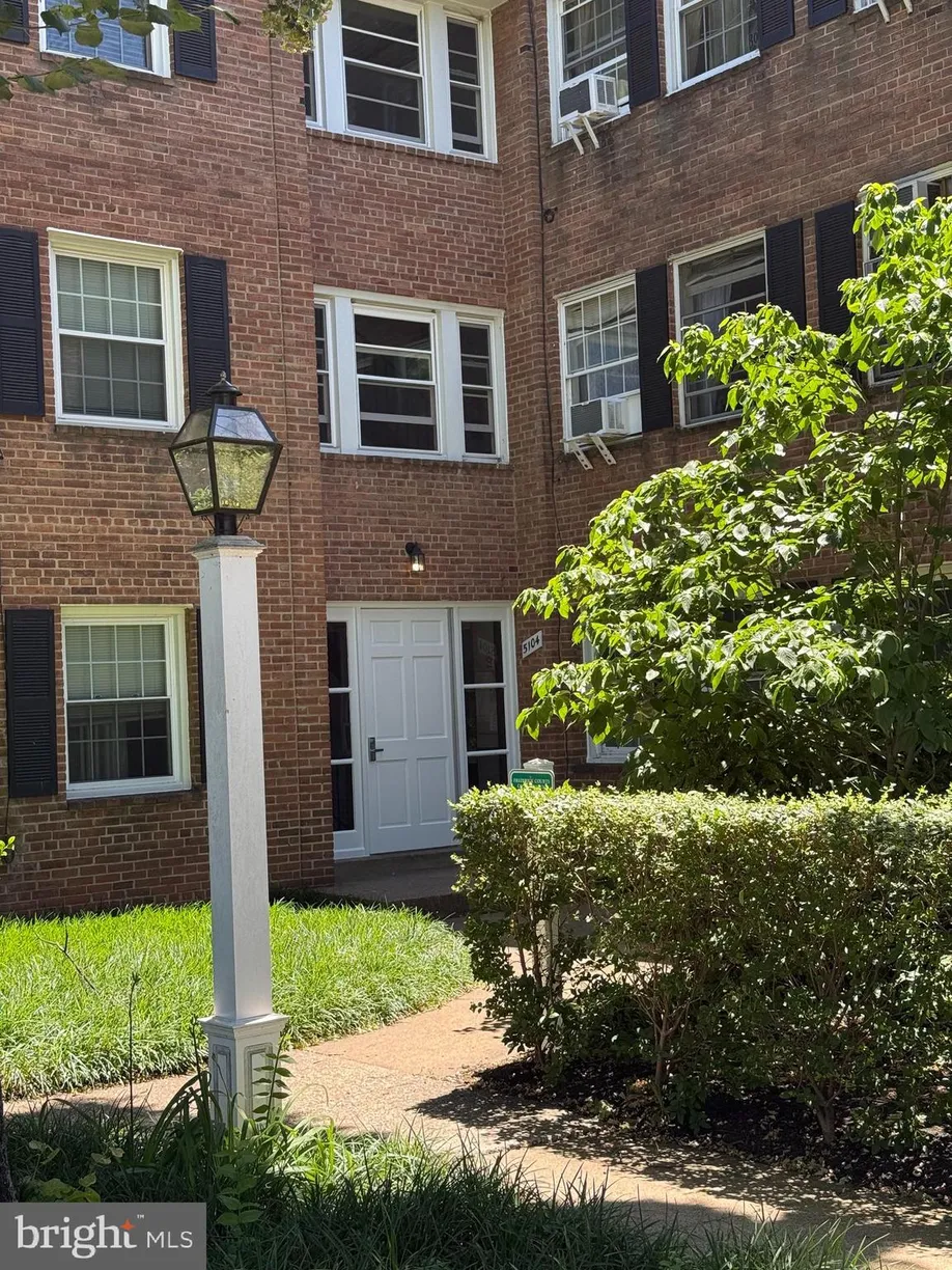 Washington Metro Area Real Estate | View 5104 Columbia Pike Unit# 6 | room 2
