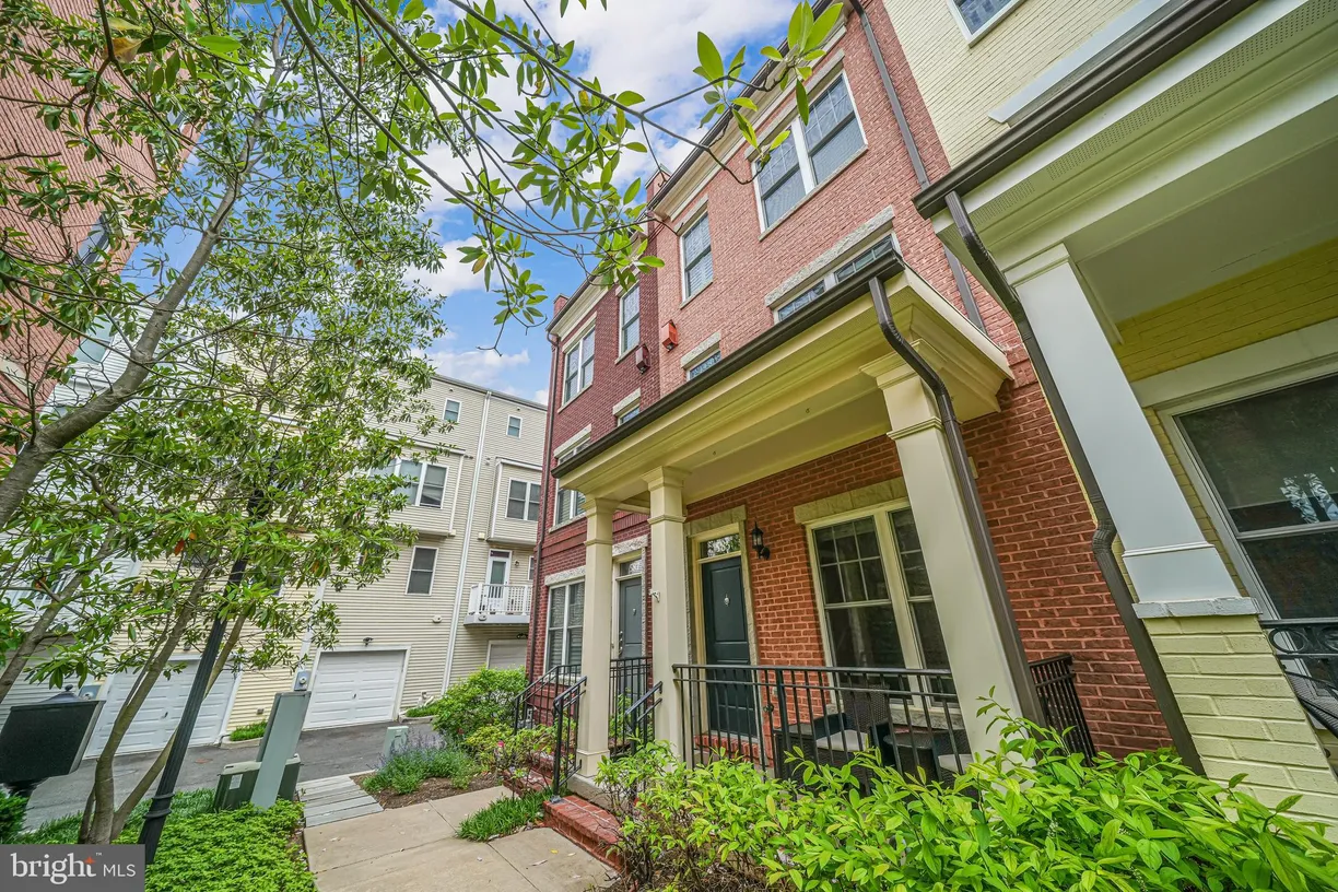 Washington Metro Area Real Estate | View 585 Regent Place NE | room 1