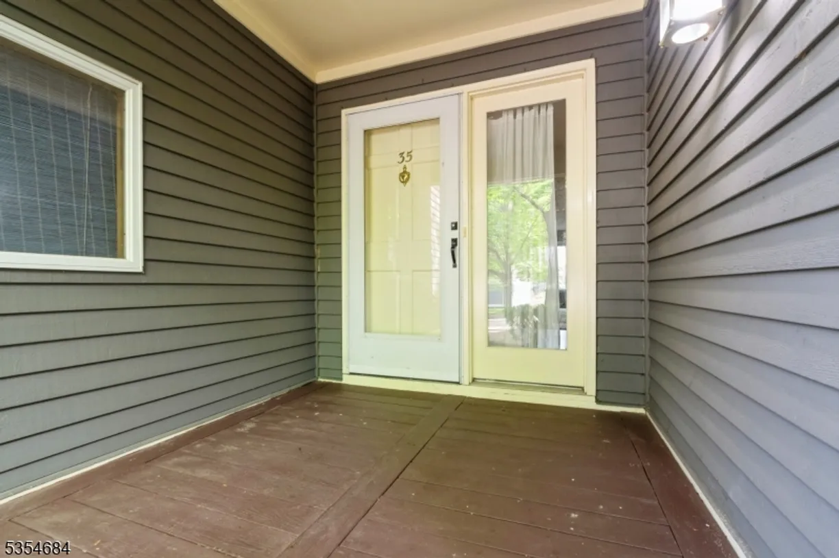 Central NJ/Bucks County, PA Real Estate | View 35 Greenbriar Ln | room 1