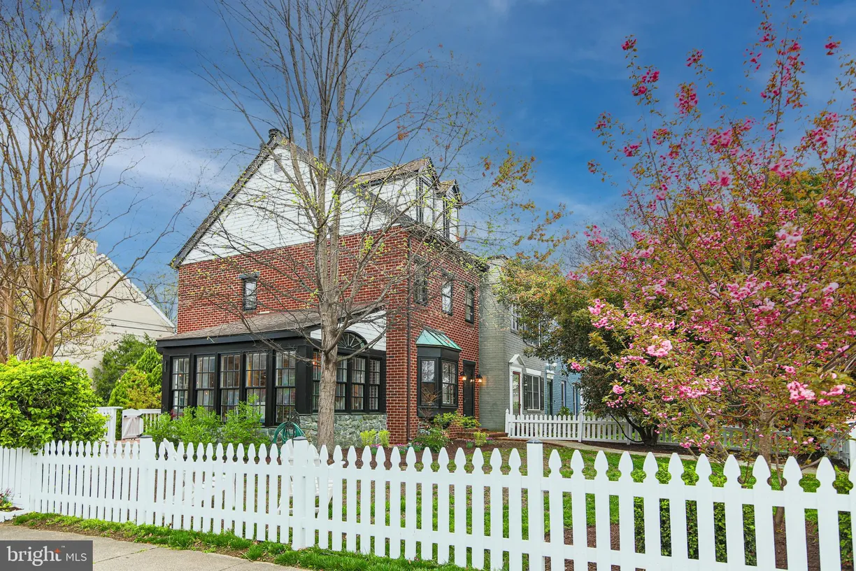 Washington Metro Area Real Estate | View 902 Green Street | room 2