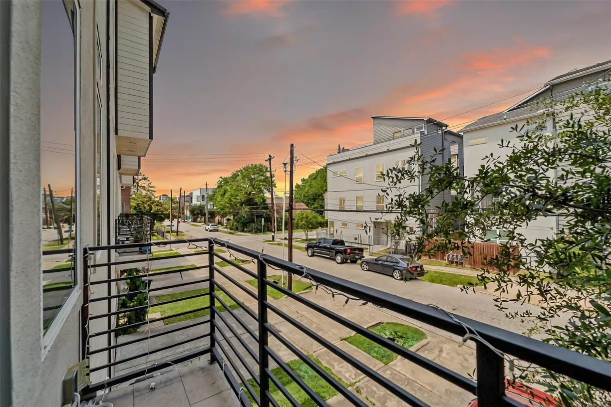 Houston Real Estate | View 5529 Larkin St | room 1