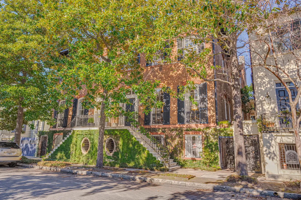 Savannah Real Estate | View 108 West Harris Street | 5 Beds, 3 Baths