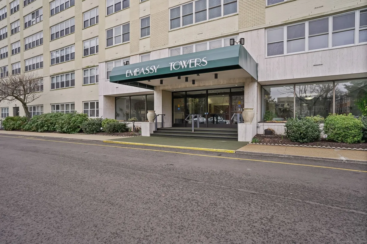 Greenwich Real Estate | View 2625 Park Avenue #PHJ | room 1