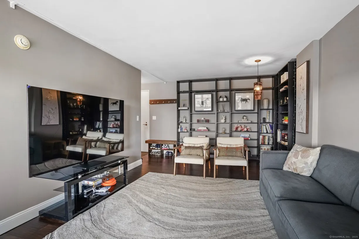Greenwich Real Estate | View 2625 Park Avenue #PHJ | room 2