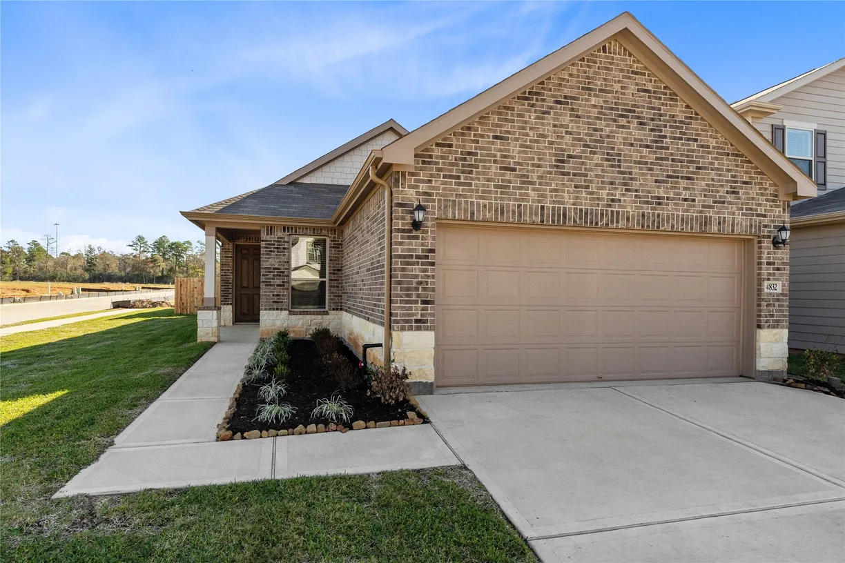 Houston Suburbs Real Estate | View 4832 Salerno Lane | 3 Beds, 2 Baths