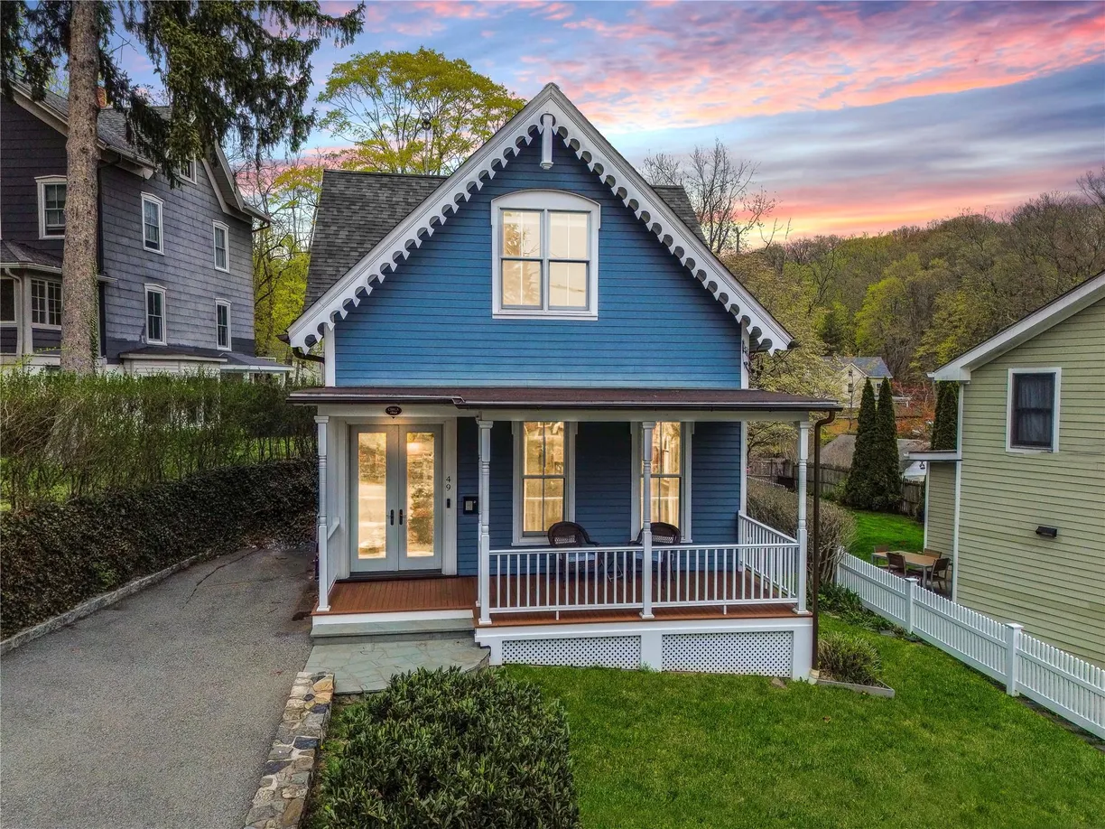 Hudson Valley Real Estate | View 49 Old Post Road N | 2 Beds, 2 Baths