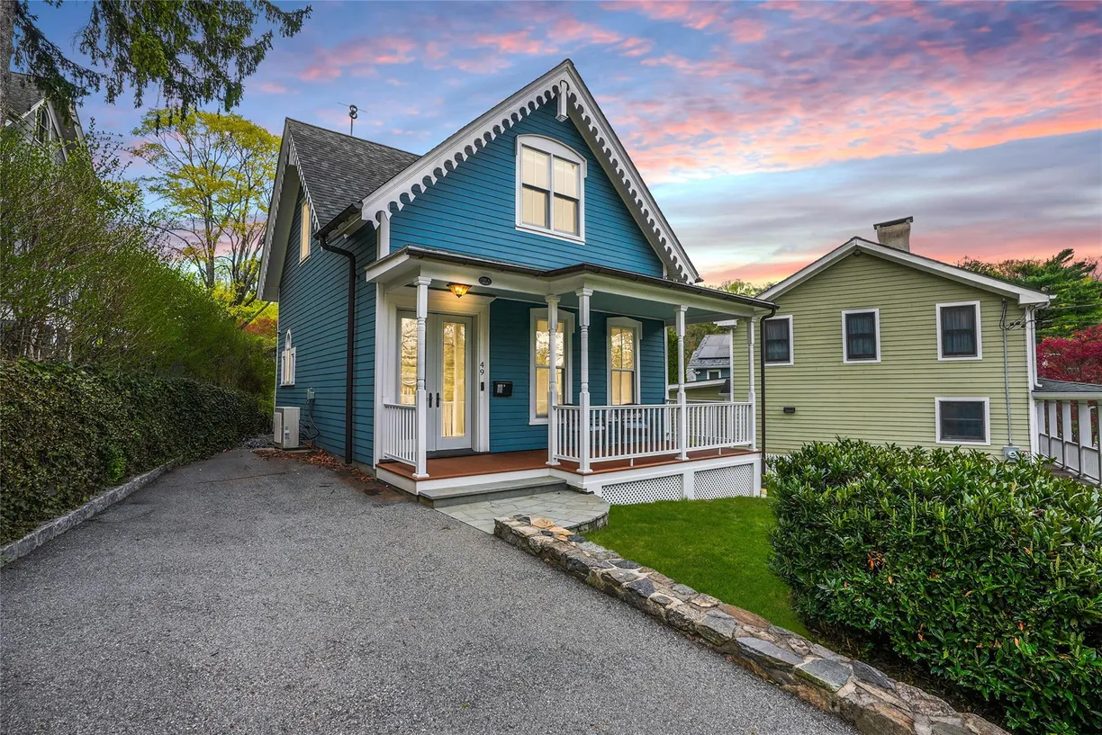 Hudson Valley Real Estate | View 49 Old Post Road N | room 1