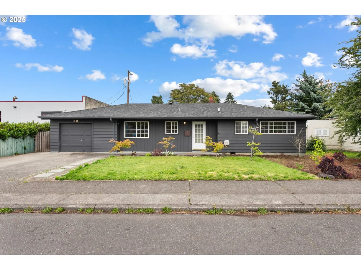 Portland, OR Real Estate | View 5636 SE 83rd Ave | 2 Beds, 1 Bath