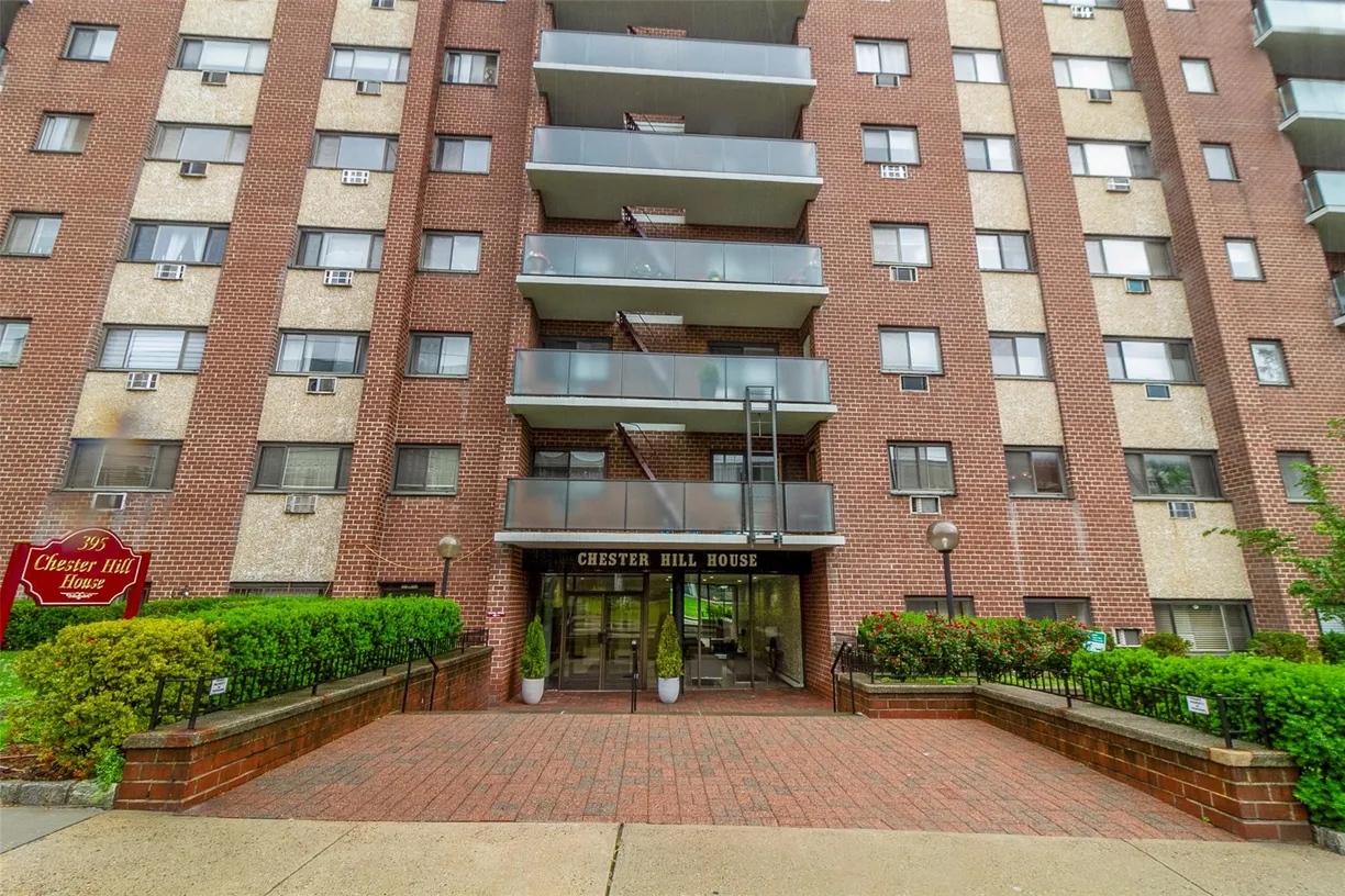 Westchester Real Estate | View 395 Westchester Avenue #3A | room 1