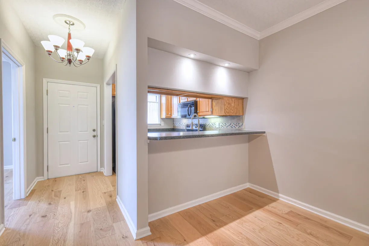 Nashville, TN Real Estate | View 104 W End Pl | room 1