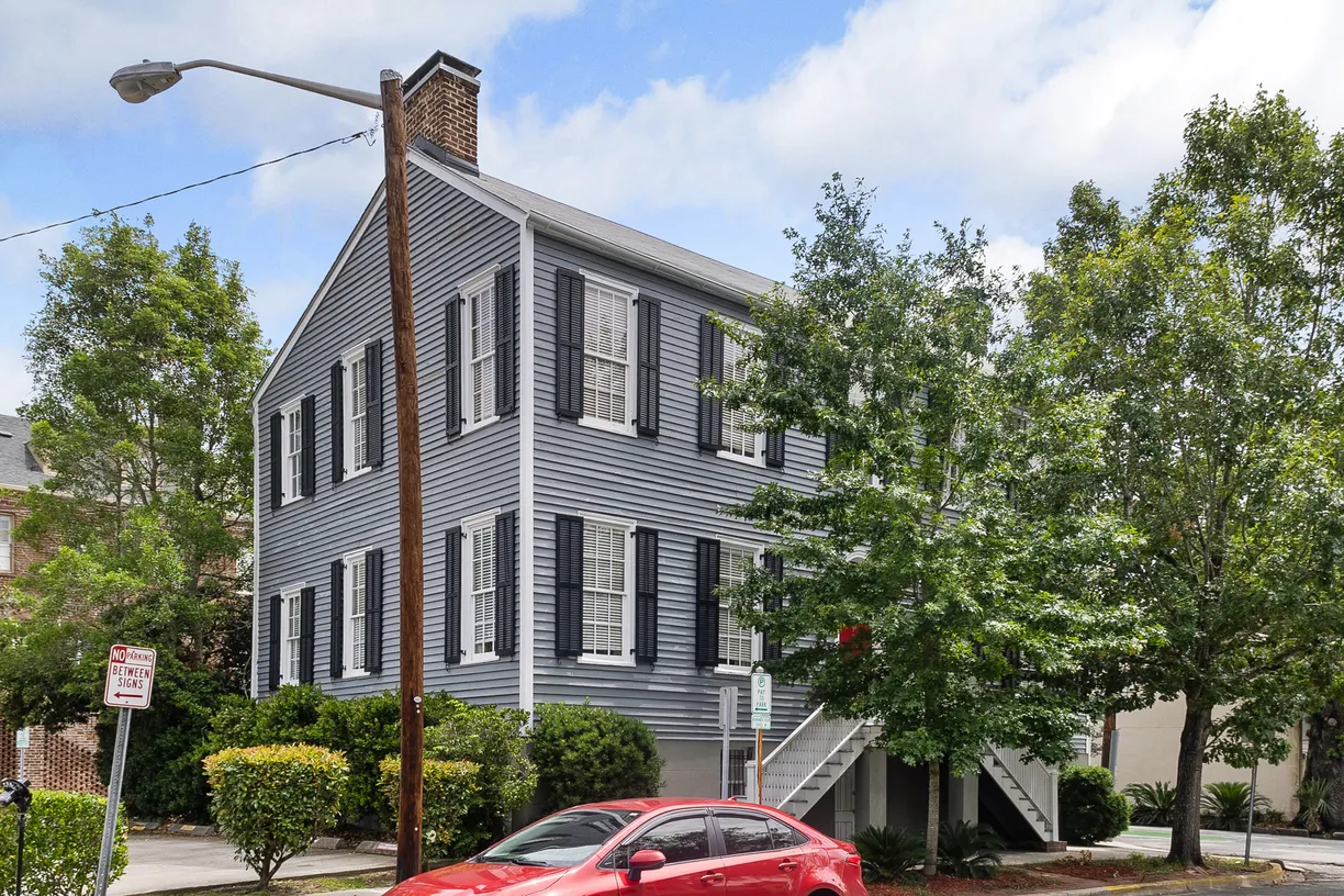 Savannah Real Estate | View 424 E President Street | room 1
