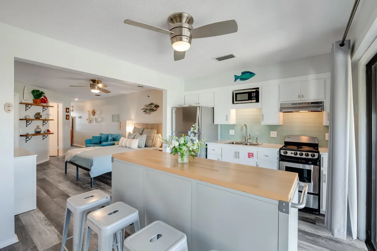 Northwest Florida Real Estate | View 8730 Thomas Drive Unit# 1307A | 1 Bed, 1 Bath