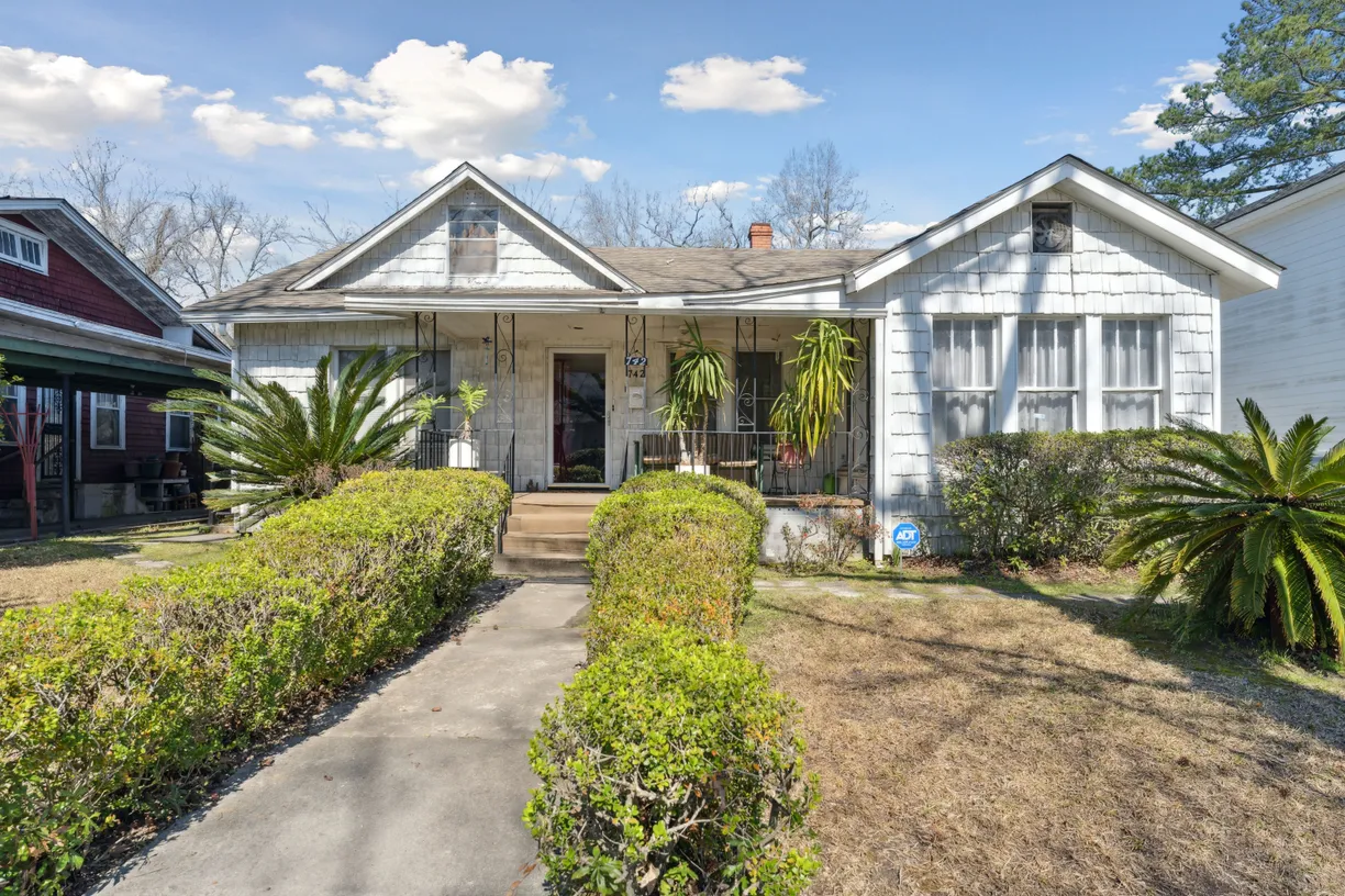 Savannah Real Estate | View 742 East Park Avenue | 4 Beds, 3 Baths