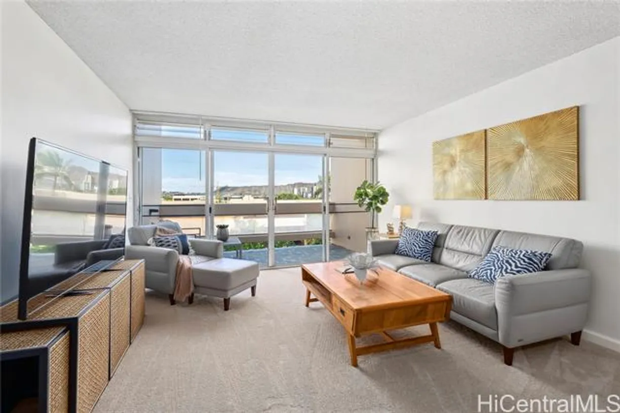 Hawaii Real Estate | View 500 University Avenue, #532 | 2 Beds, 2 Baths