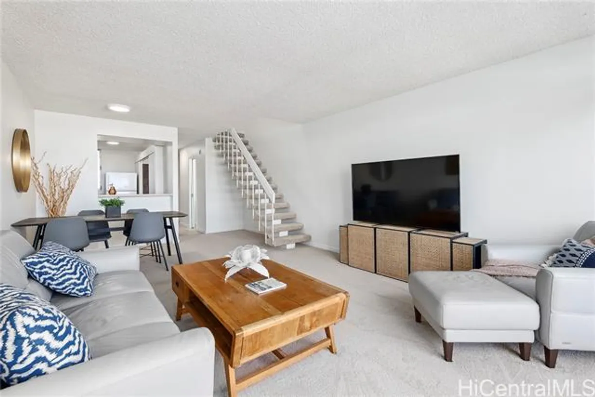 Hawaii Real Estate | View 500 University Avenue, #532 | room 1