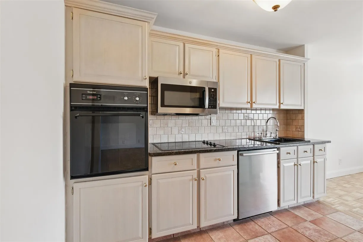Westchester Real Estate | View 414 Benedict Avenue #5A | room 1