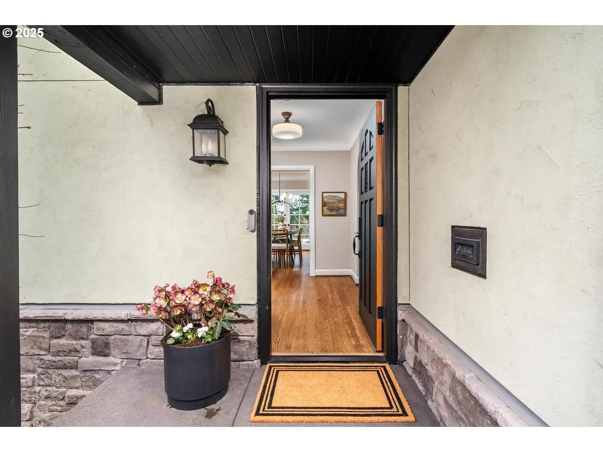 Portland, OR Real Estate | View 2612 SW Talbot Rd | room 1