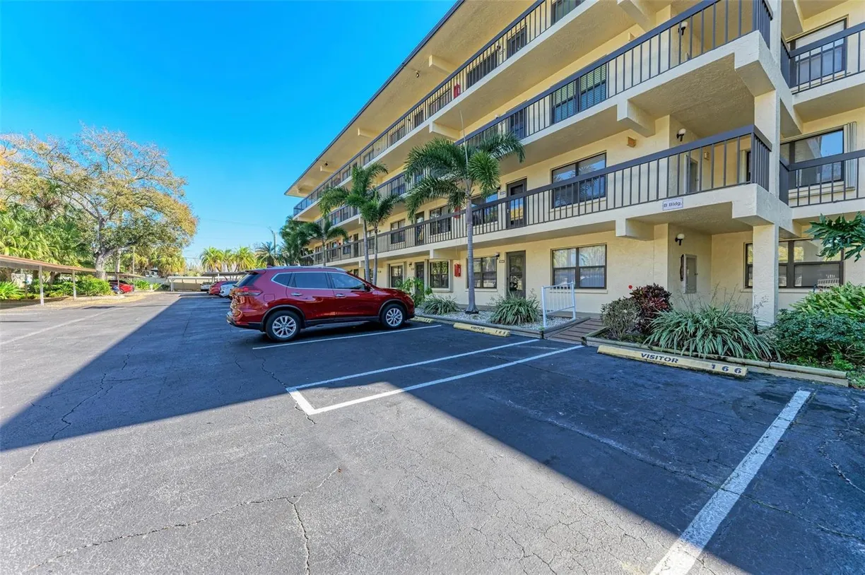 Sarasota/St. Petersburg Real Estate | View 315 30th Avenue W #B305 | room 2