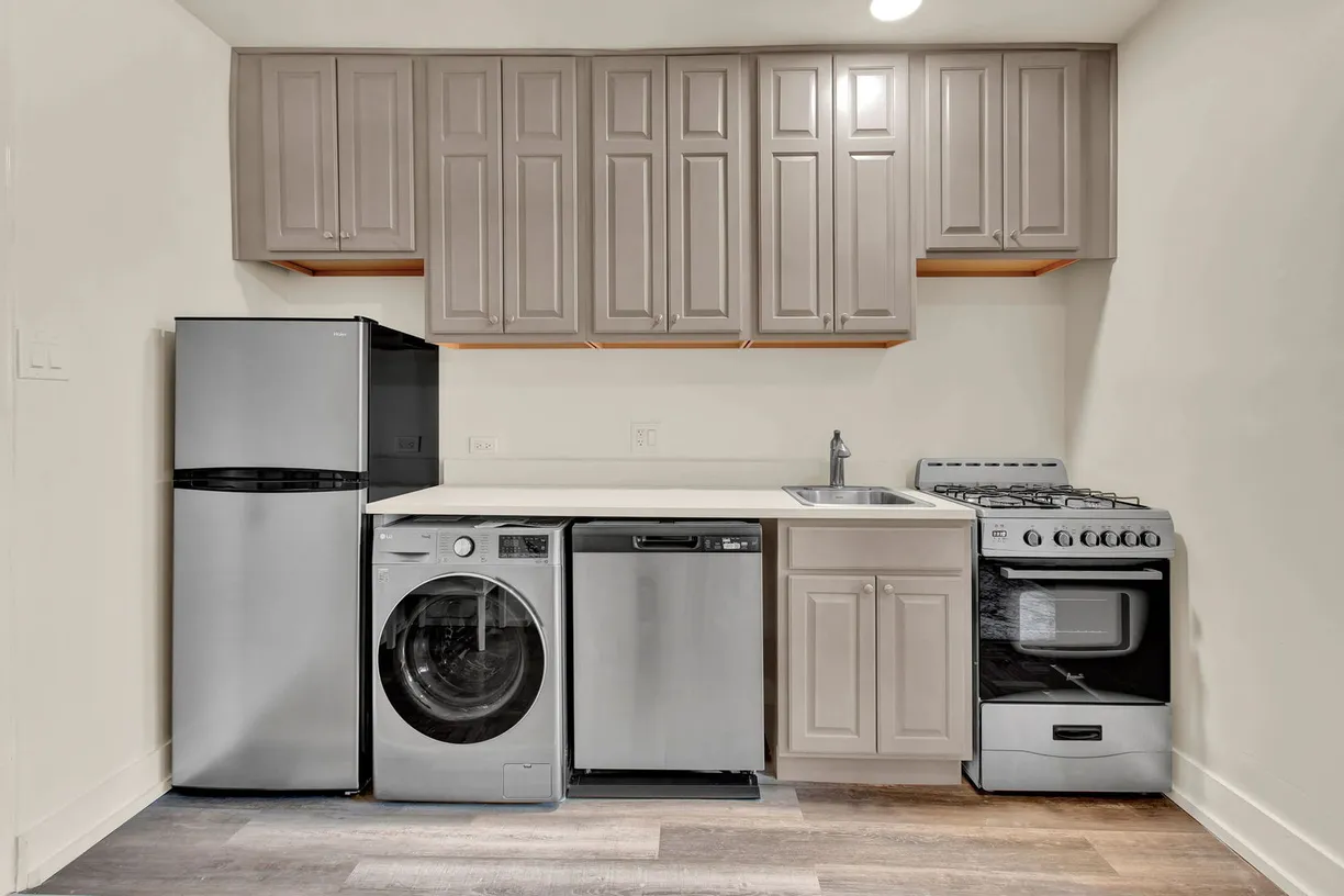 Chicago Real Estate | View 1100 N Lasalle, 1319 | room 1
