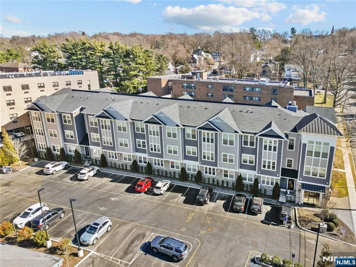 Bergen County Real Estate | View 313 Woodland Place 301 | 1 Bed, 2 Baths