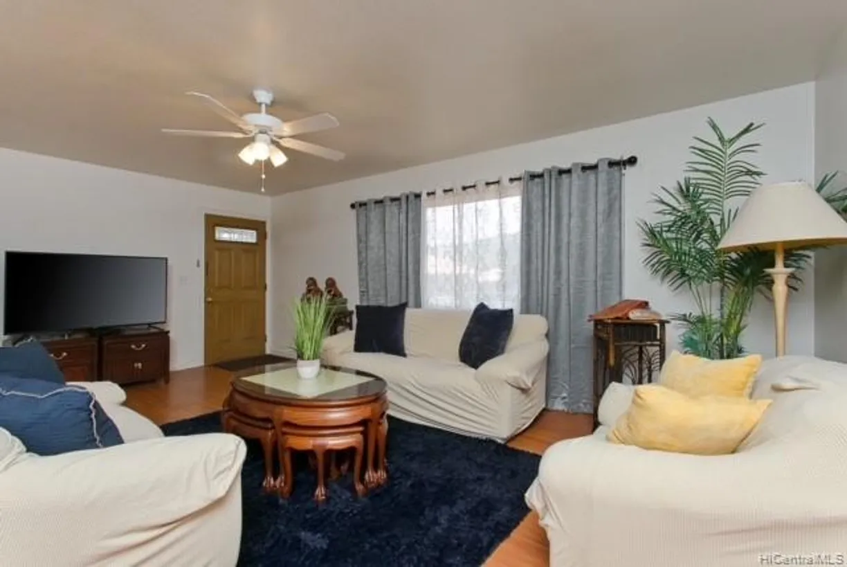 Hawaii Real Estate | View 3535 Harding Avenue | room 2