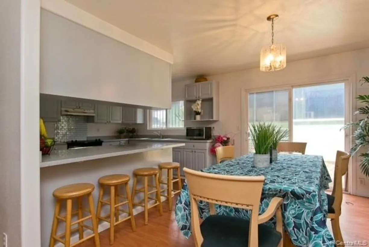 Hawaii Real Estate | View 3535 Harding Avenue | room 1