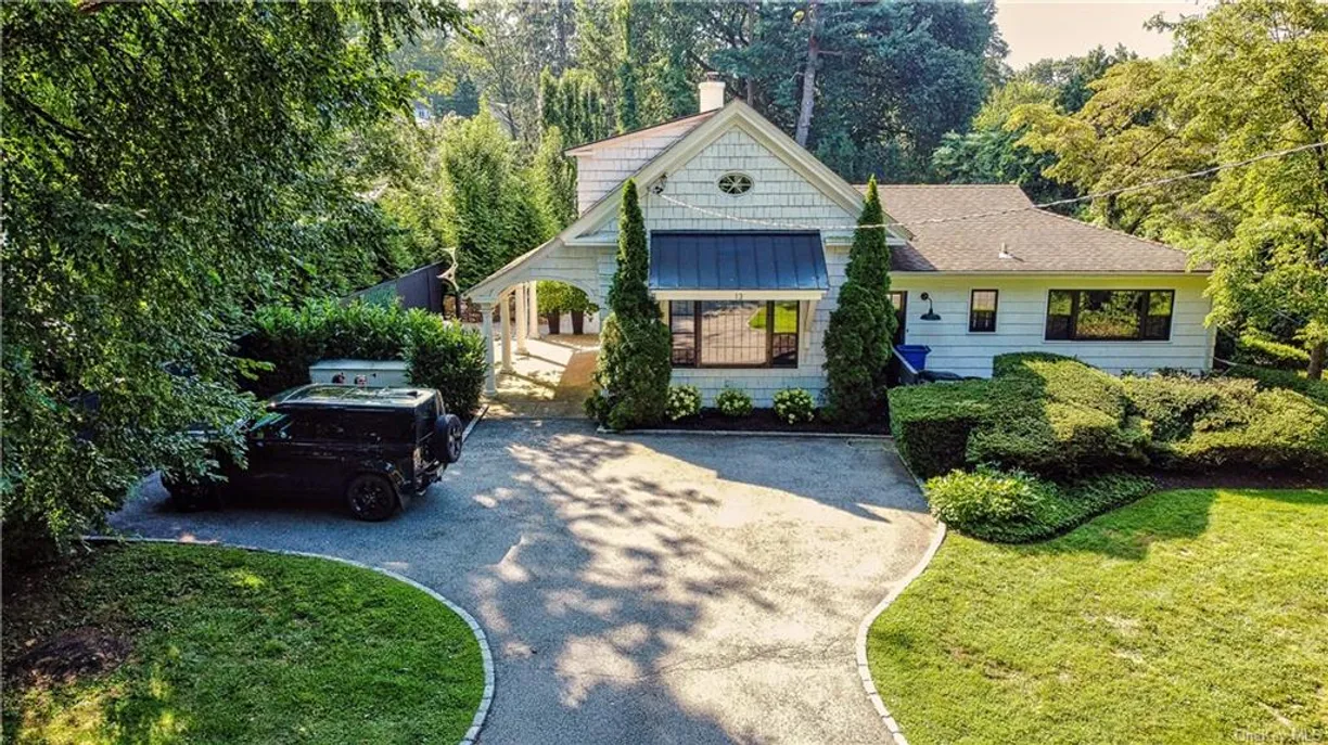 Westchester Real Estate | View 13 Heatherbloom Road | room 1