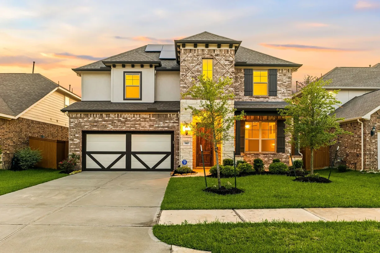 Houston Suburbs Real Estate | View 142 Sunray Creek Drive | 4 Beds, 3 Baths