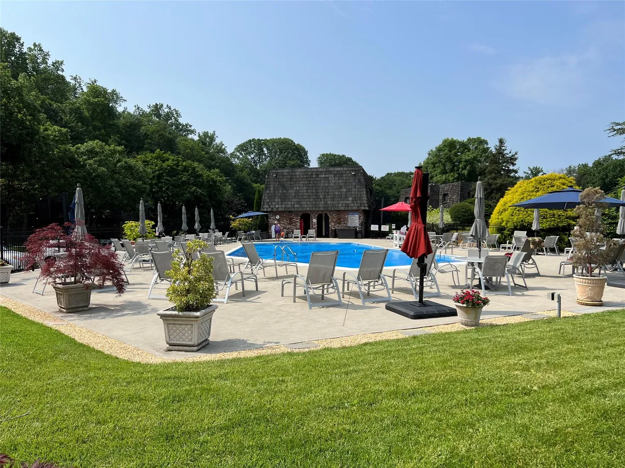 Westchester Real Estate | View 7-05 Briarcliff Drive S | room 2