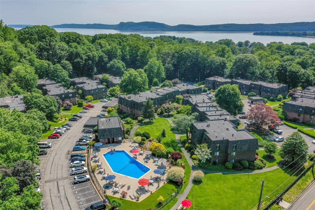Westchester Real Estate | View 7-05 Briarcliff Drive S | room 1