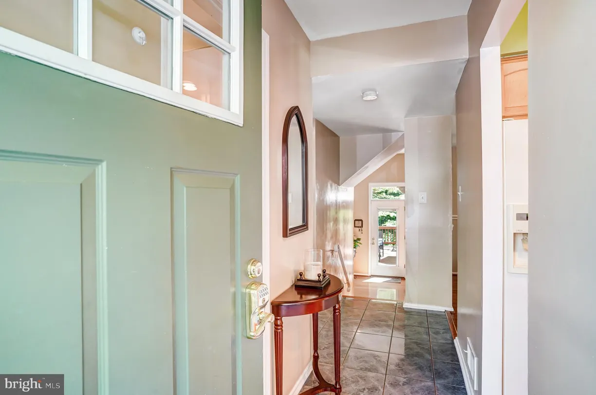 Washington Metro Area Real Estate | View 8330 Uxbridge Court | room 2