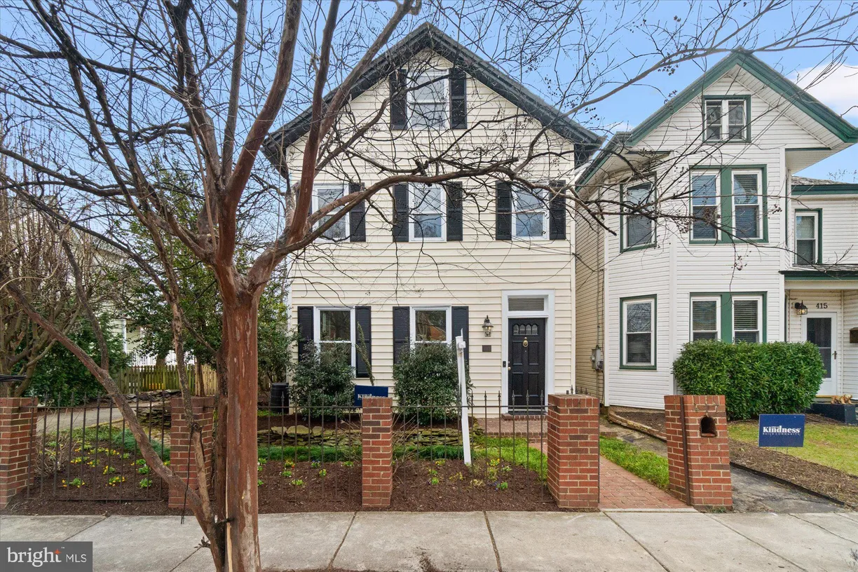 Washington Metro Area Real Estate | View 417 E Windsor Avenue | 4 Beds, 2 Baths