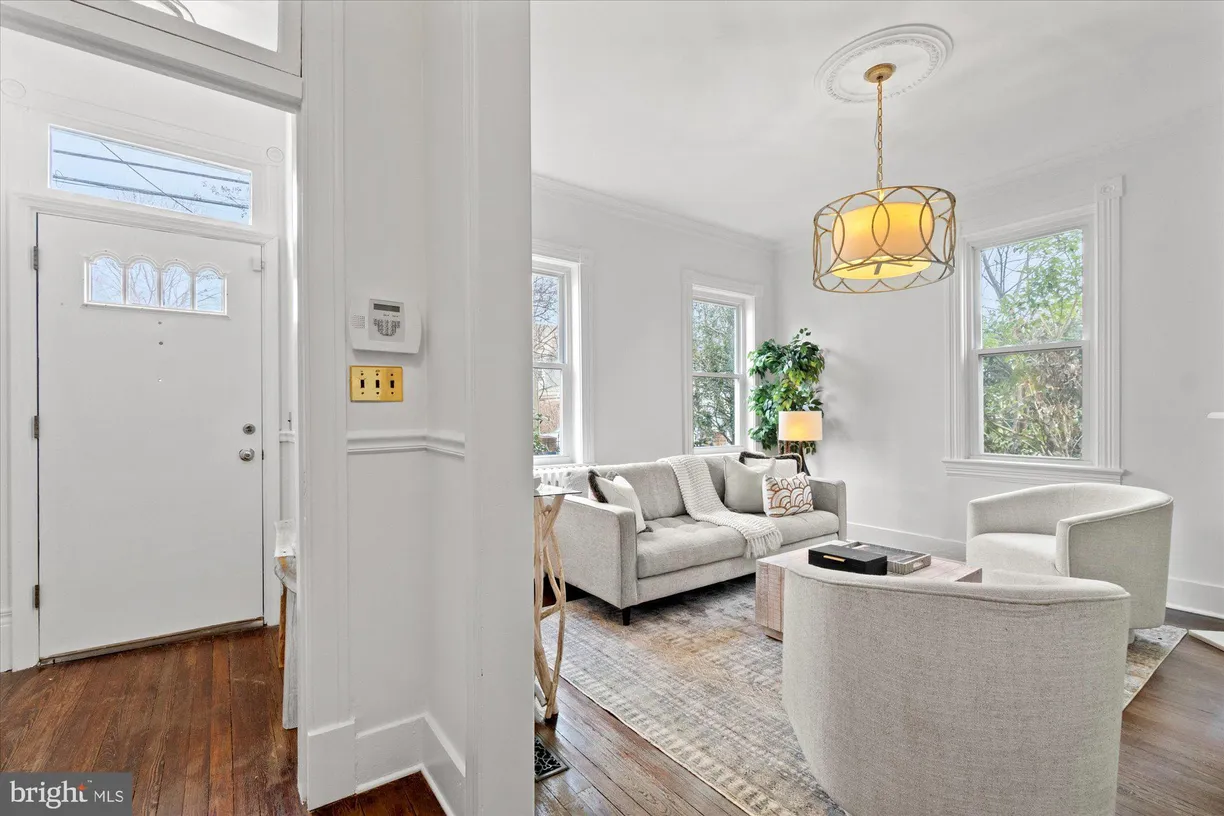 Washington Metro Area Real Estate | View 417 E Windsor Avenue | room 2