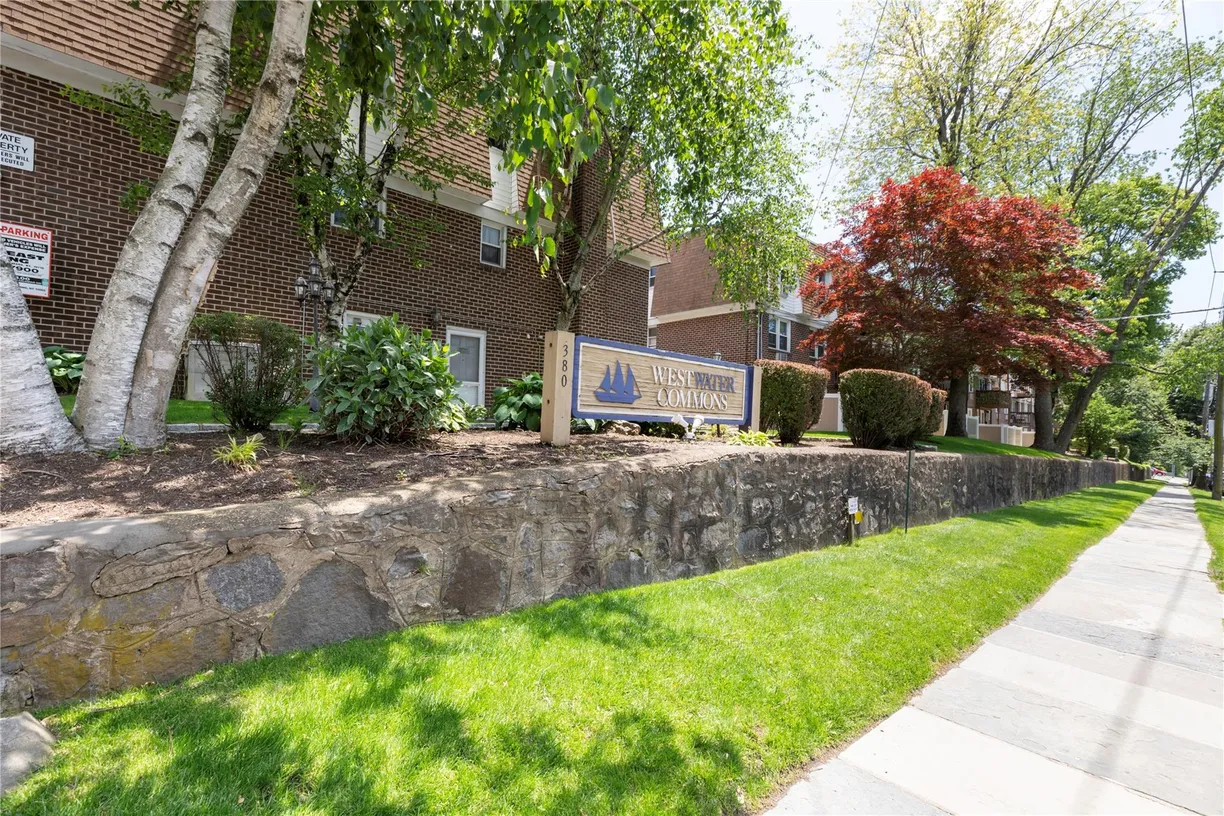 Westchester Real Estate | View 380 N Broadway #D4 | 2 Beds, 1 Bath